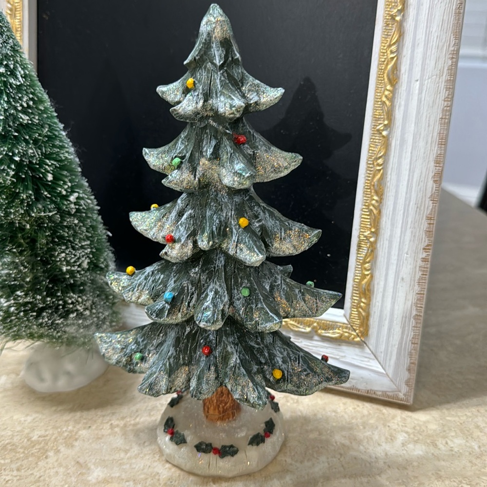Lemax holiday decorated tree Stands Aprox. 6” tall